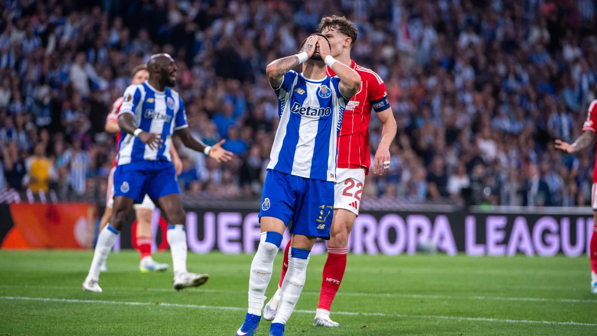 Samba de William traído por erro insólito vale tiro no pé do FC Porto