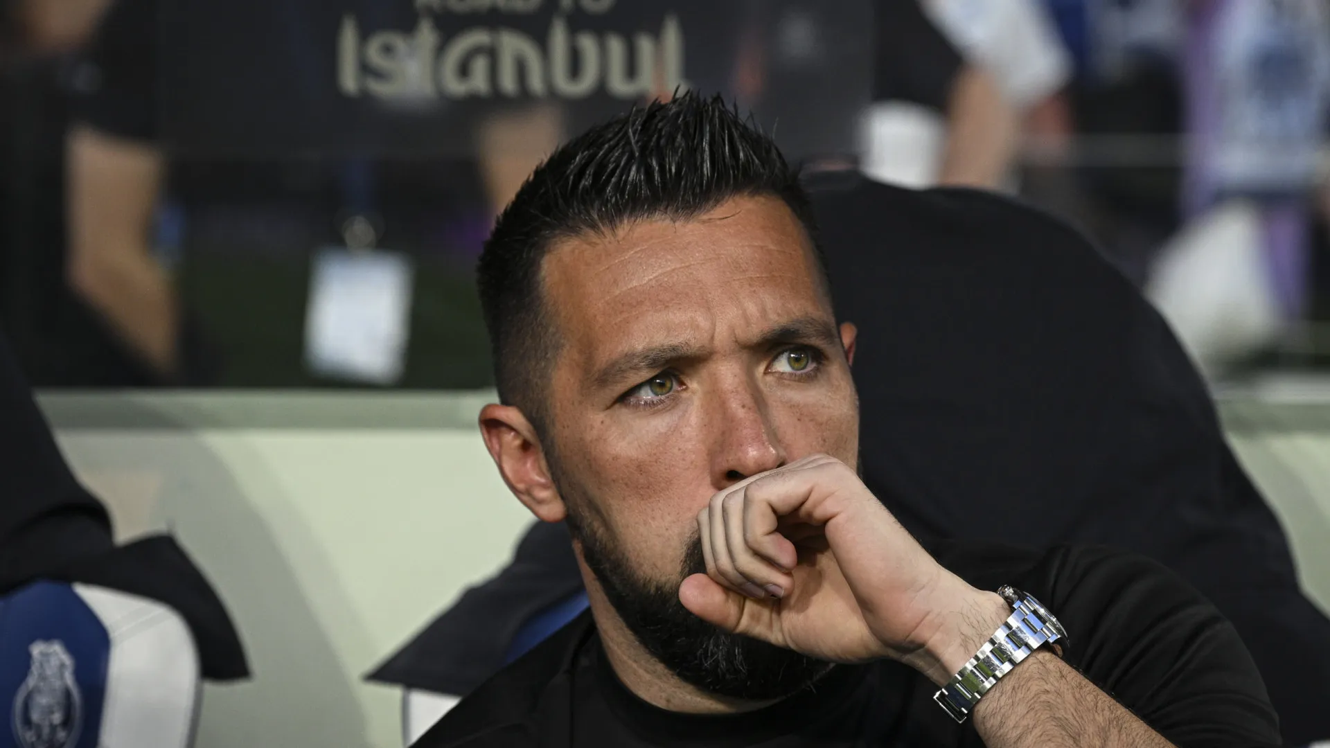 Farioli alerta para "armadilhas dos jogos psicológicos" de Vítor Pereira