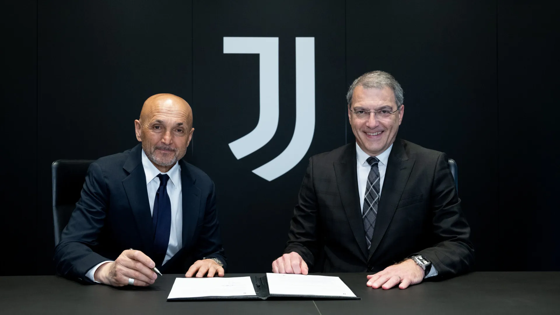 
                    Oficial: Luciano Spalletti renova com a Juventus até 2028
                
