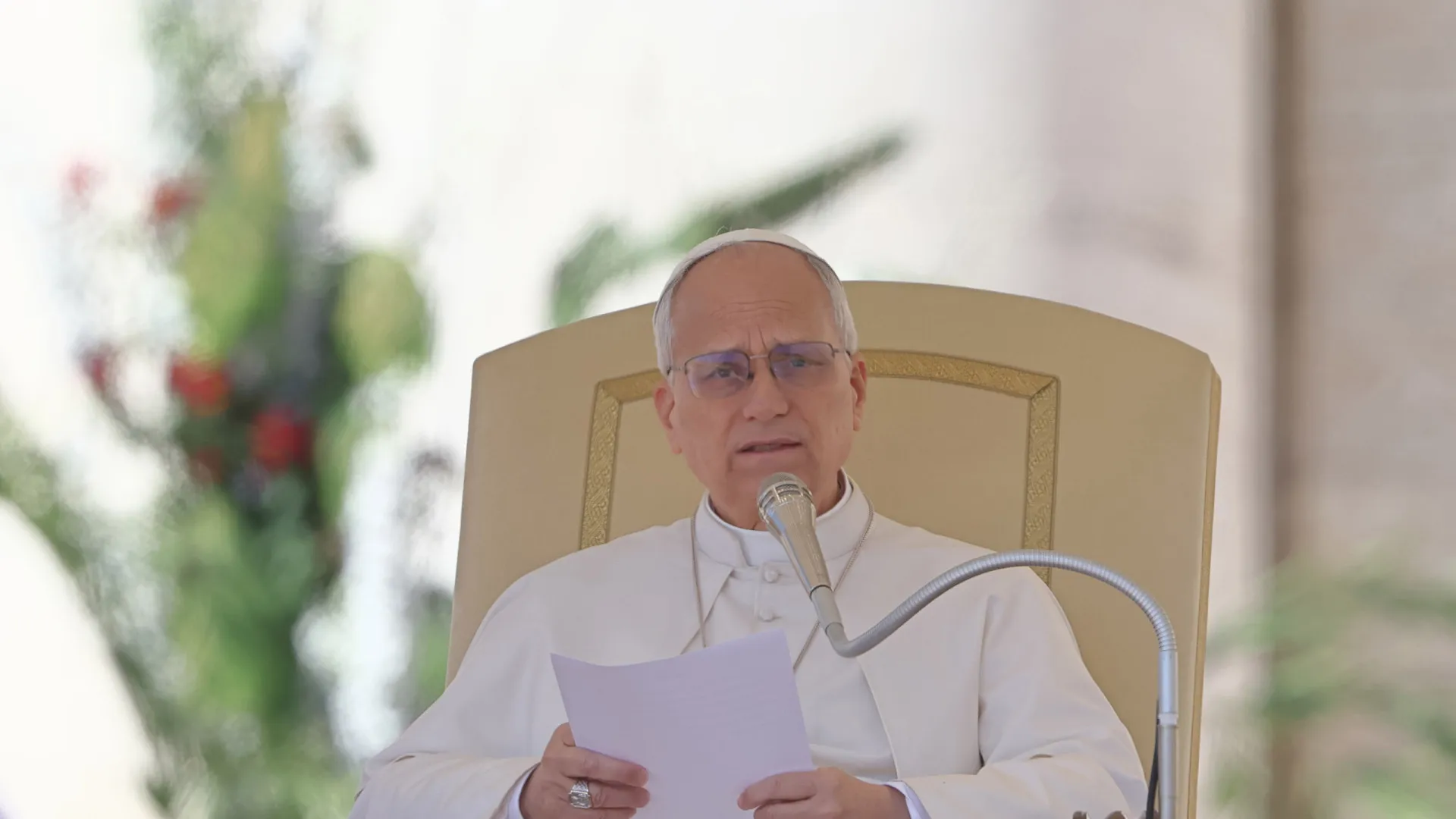 
                    Papa usa redes sociais para incentivar fiéis a participar na vigília pela paz
                