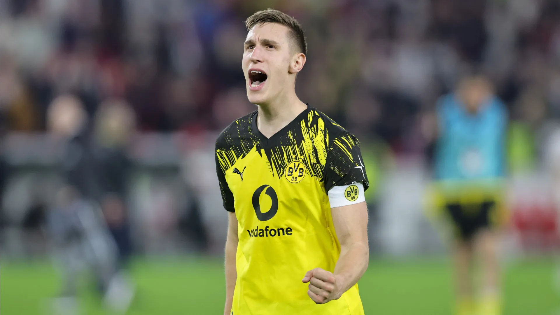 Nico Schlotterbeck renova contrato com o Borussia Dortmund até 2031