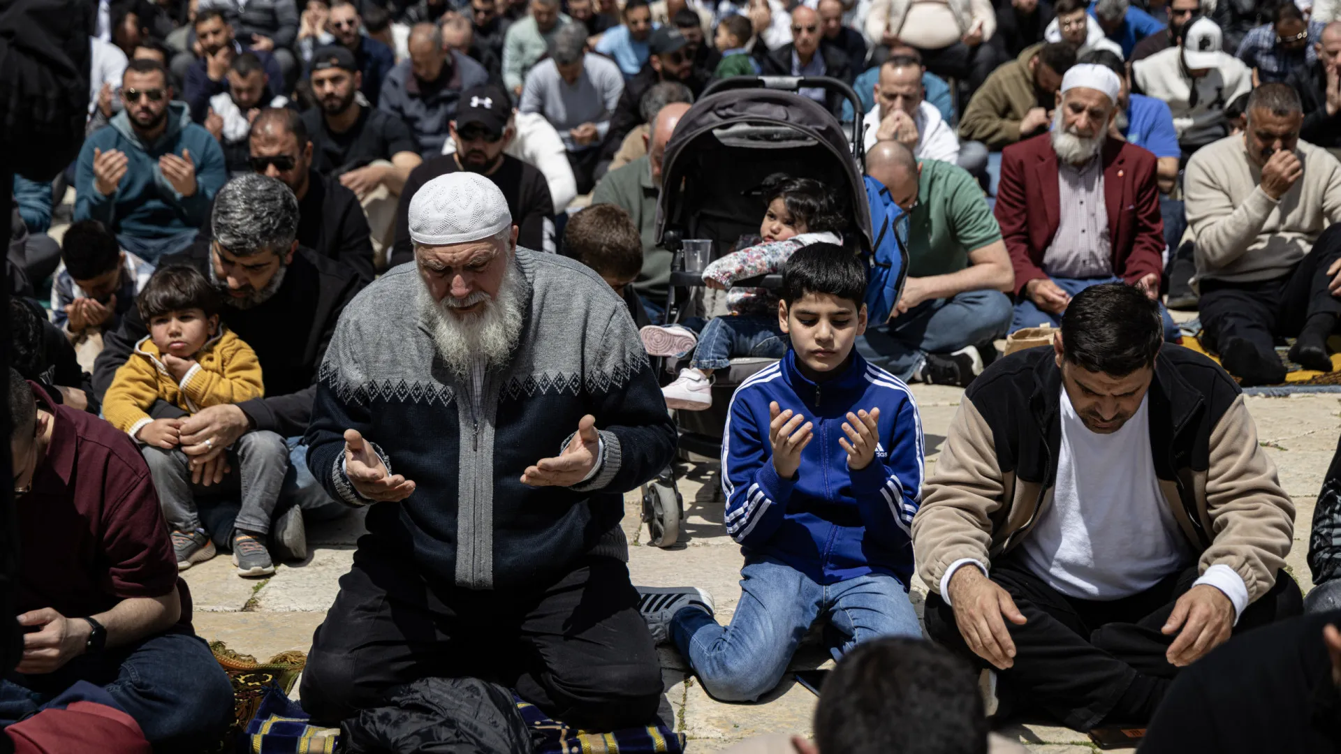 
                    Milhares de fiéis voltaram à Esplanada das Mesquitas. As imagens
                