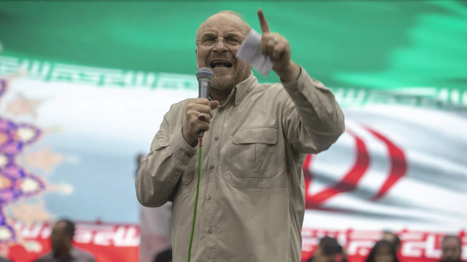 
                    Delegação iraniana chega ao Paquistão para conversações de paz
                