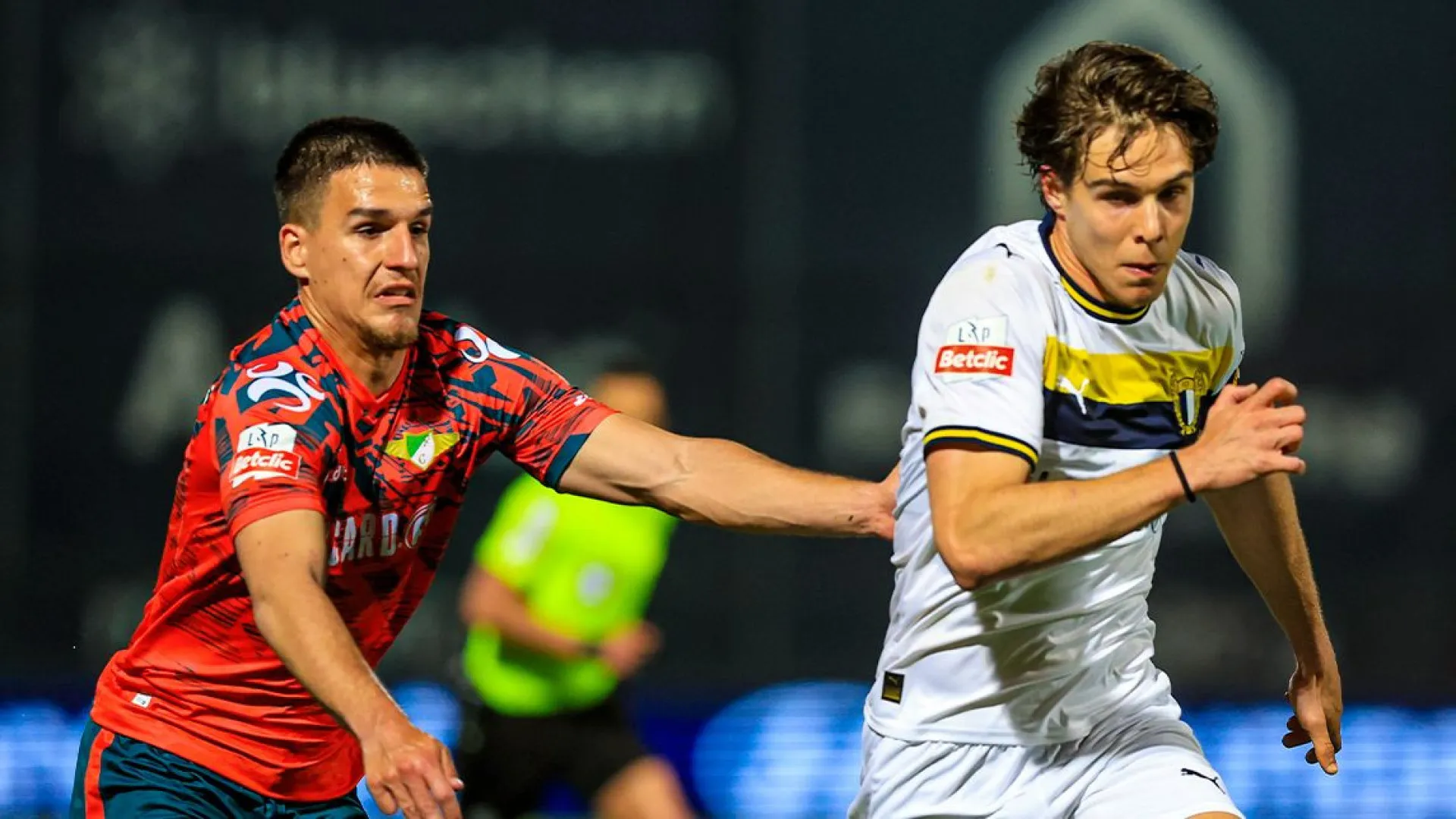 
                    Dérbi minhoto entre Famalicão e Moreirense termina empatado
                