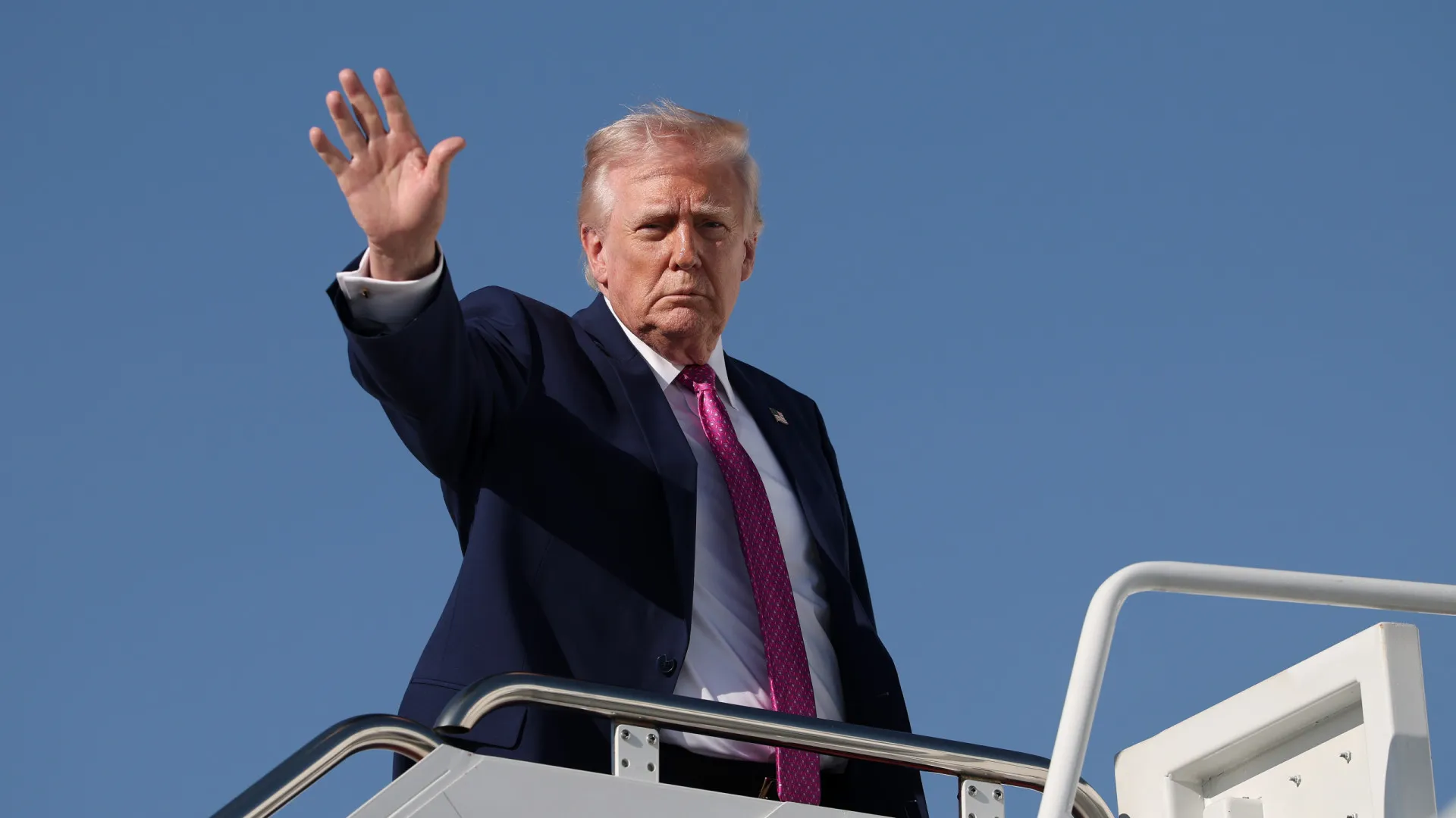 Trump promete "fortalecer economia da Hungria" se Orbán for reeleito