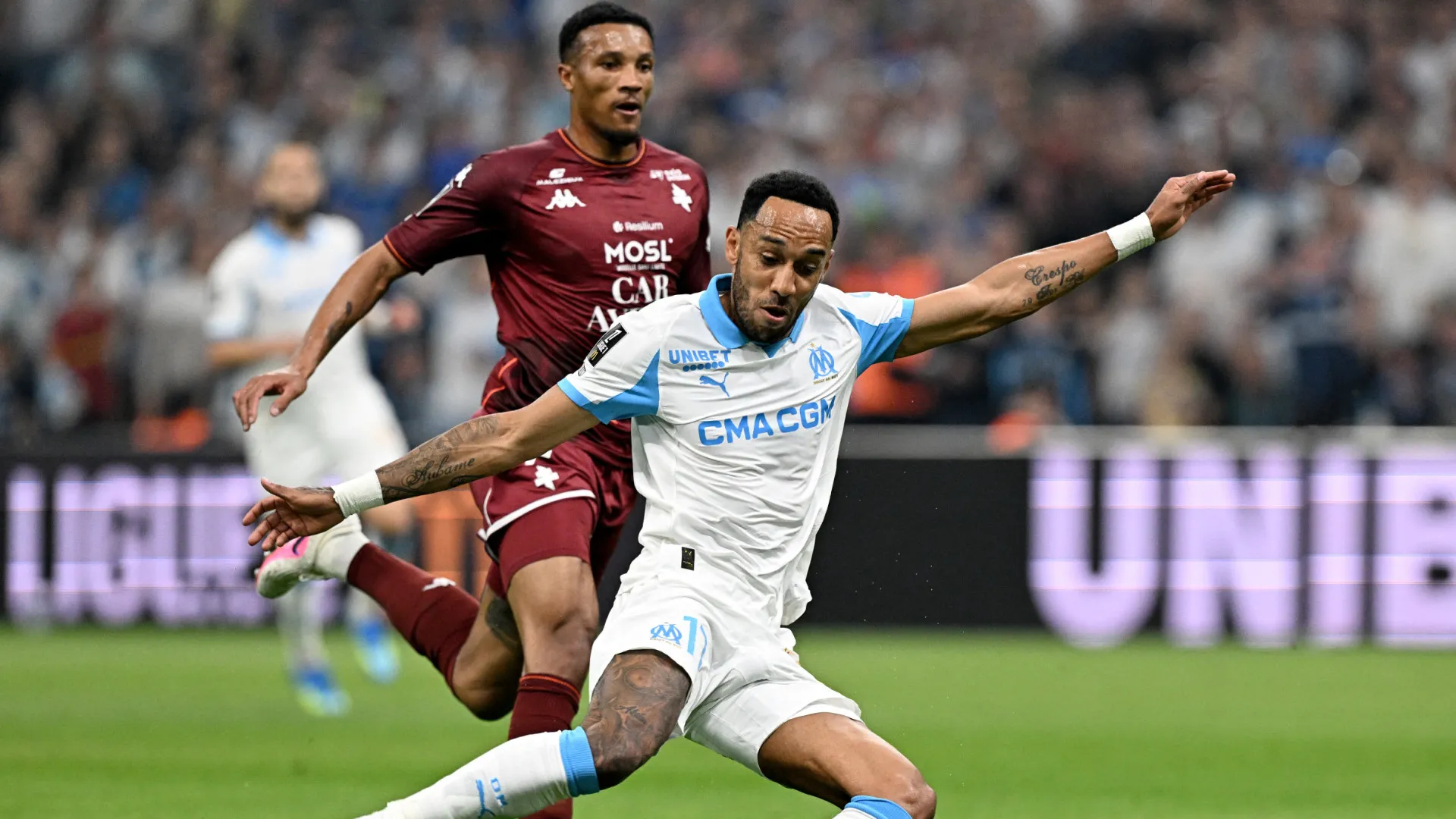 Champions mais perto. Marseille bate Metz e ascende ao 3.º lugar