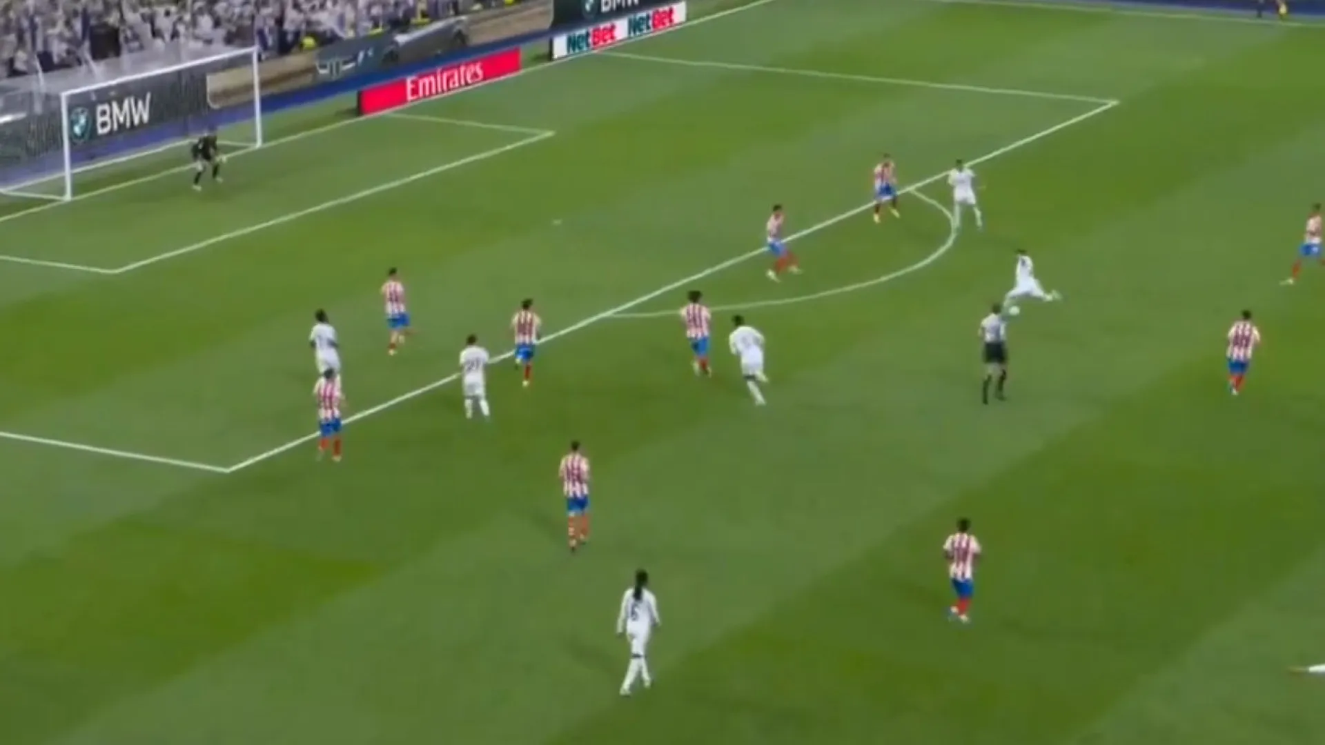 'Frango' ou golaço? Foi assim que Valverde colocou o Real Madrid a vencer