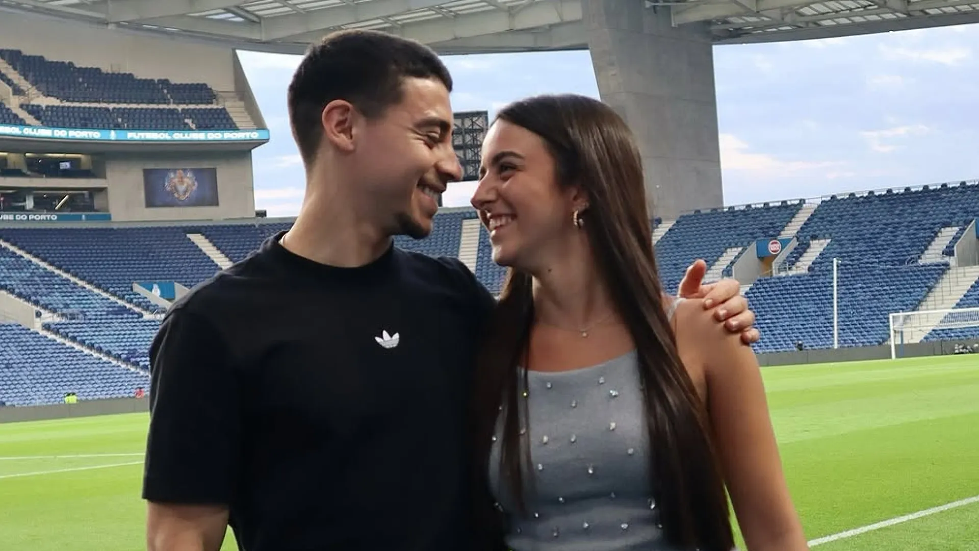 
                    Jogador do FC Porto, Vasco Sousa, pede namorada em casamento
                