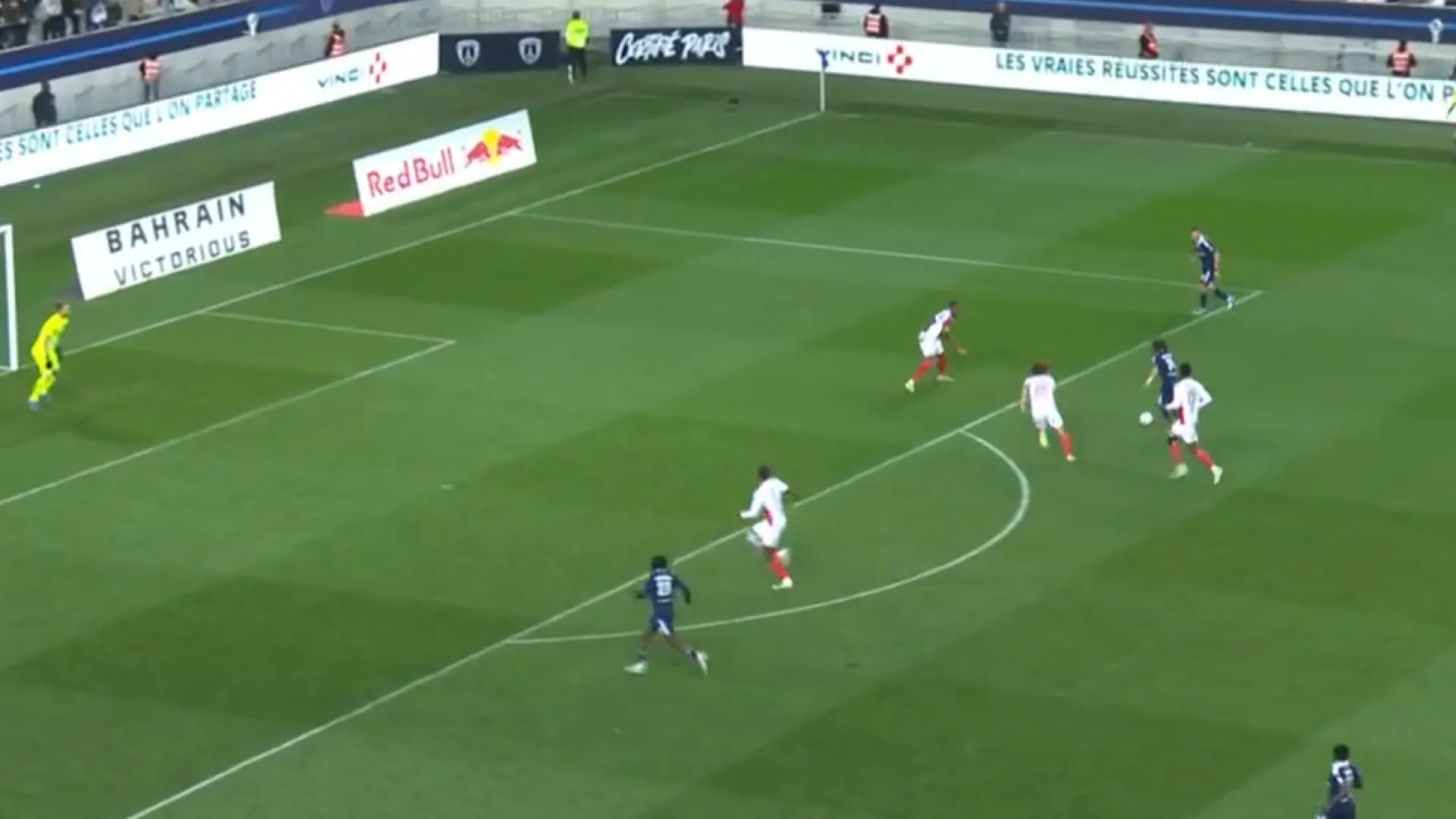 Paris FC termina goleada contra o Monaco com este golaço