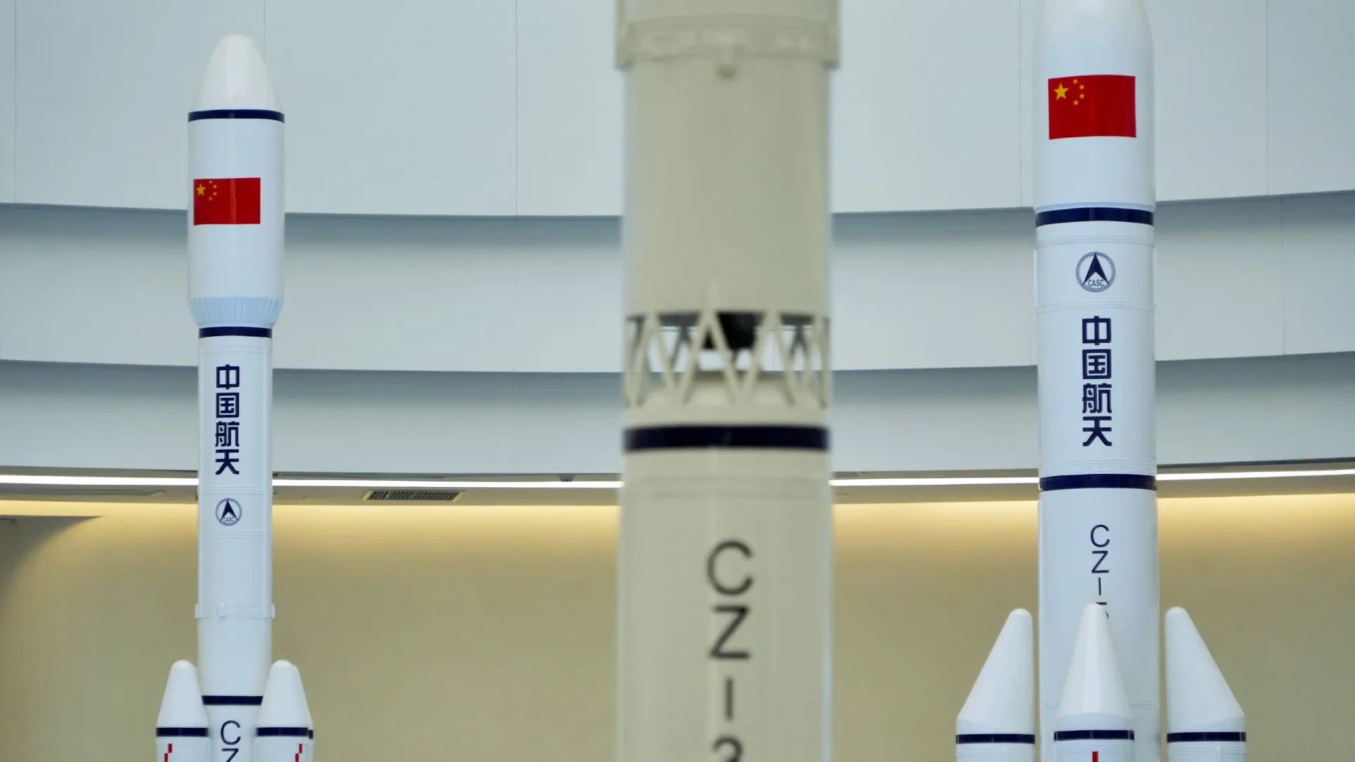 
                    China inicia preparativos para missão Chang'e-7 que irá explorar o polo sul lunar
                