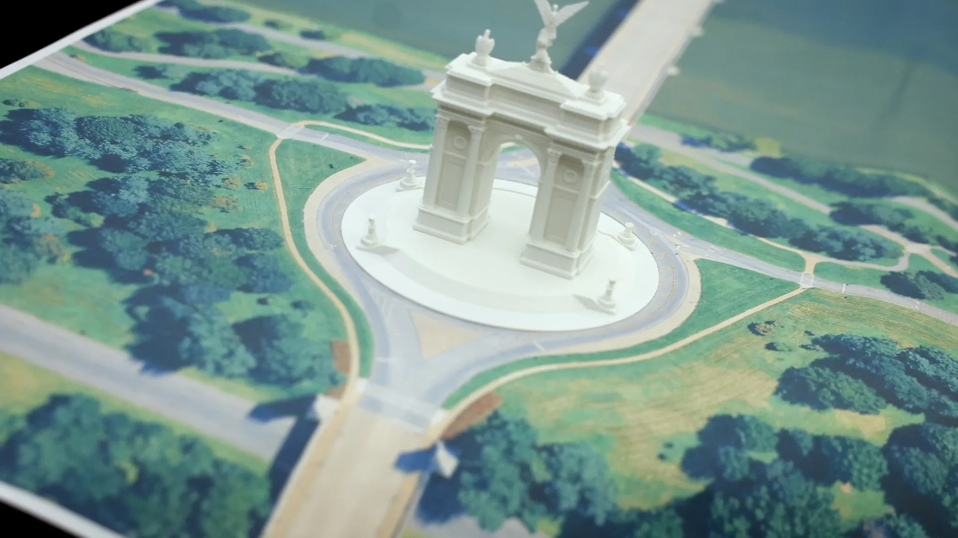 
                    Arco Triunfal de Trump em Washington semelhante a Estátua da Liberdade
                