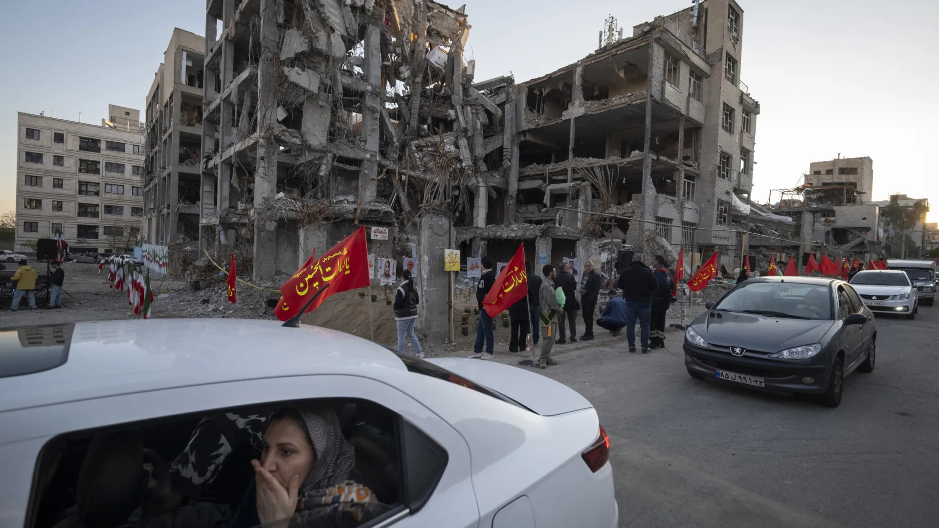 AO MINUTO: Dia de negociações de paz; Trump diz que Ormuz reabre em breve