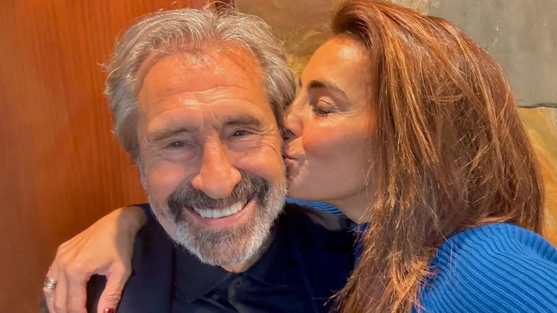 
                    Catarina Furtado surpreende o pai e leva-o ao concerto de Rosalía
                