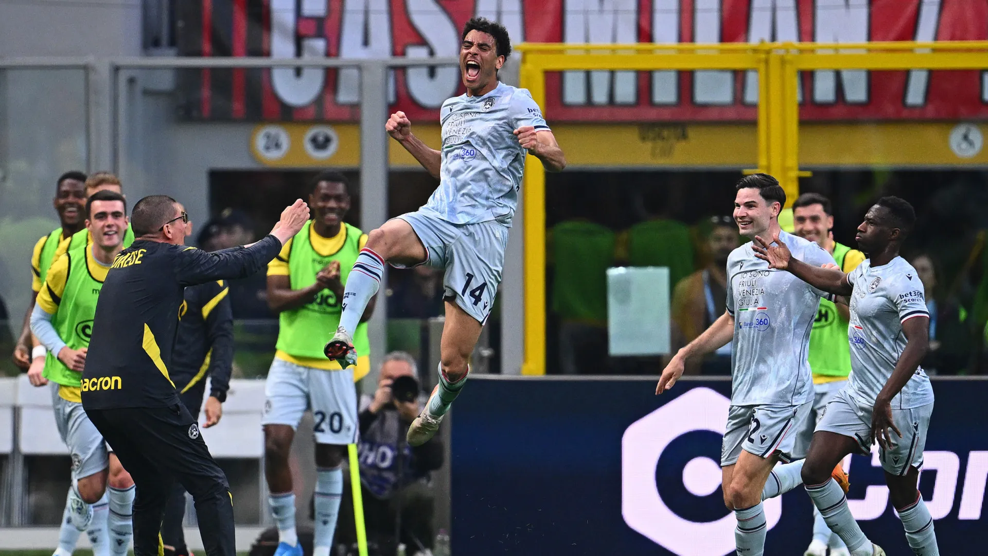 Pesadelo. Rafael Leão titular na derrota pesada do Milan contra a Udinese