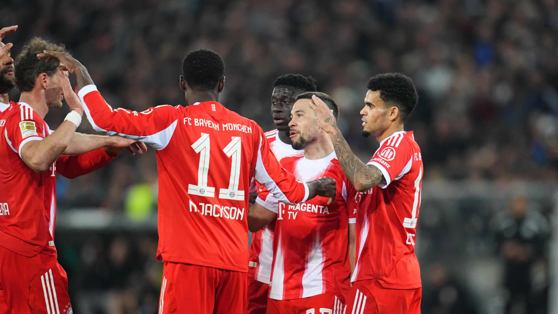 
                    Raphael Guerreiro ajuda Bayern Munique a colocar-se a um passo do título
                