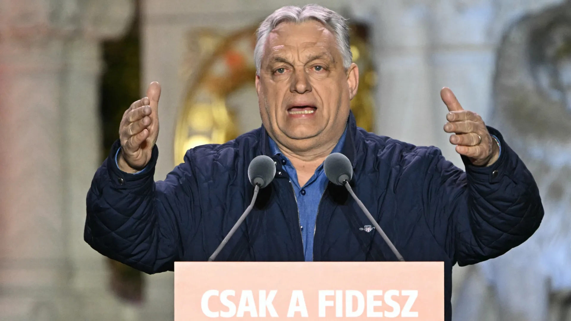 Eleições na Hungria: Orbán e Magyar fecham campanha com apelo a jovens