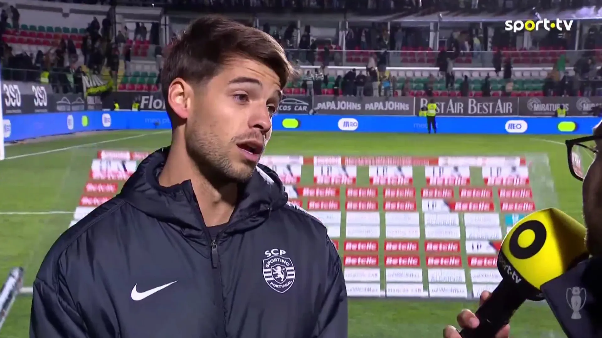 Insólito: Daniel Bragança queixa-se do vento na Amadora e acontece isto