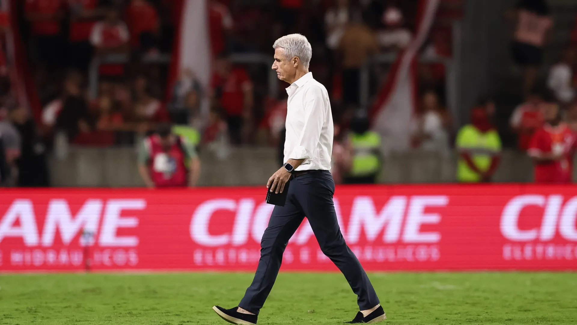 Grêmio, de Luís Castro, empata a zero no Clássico com Internacional