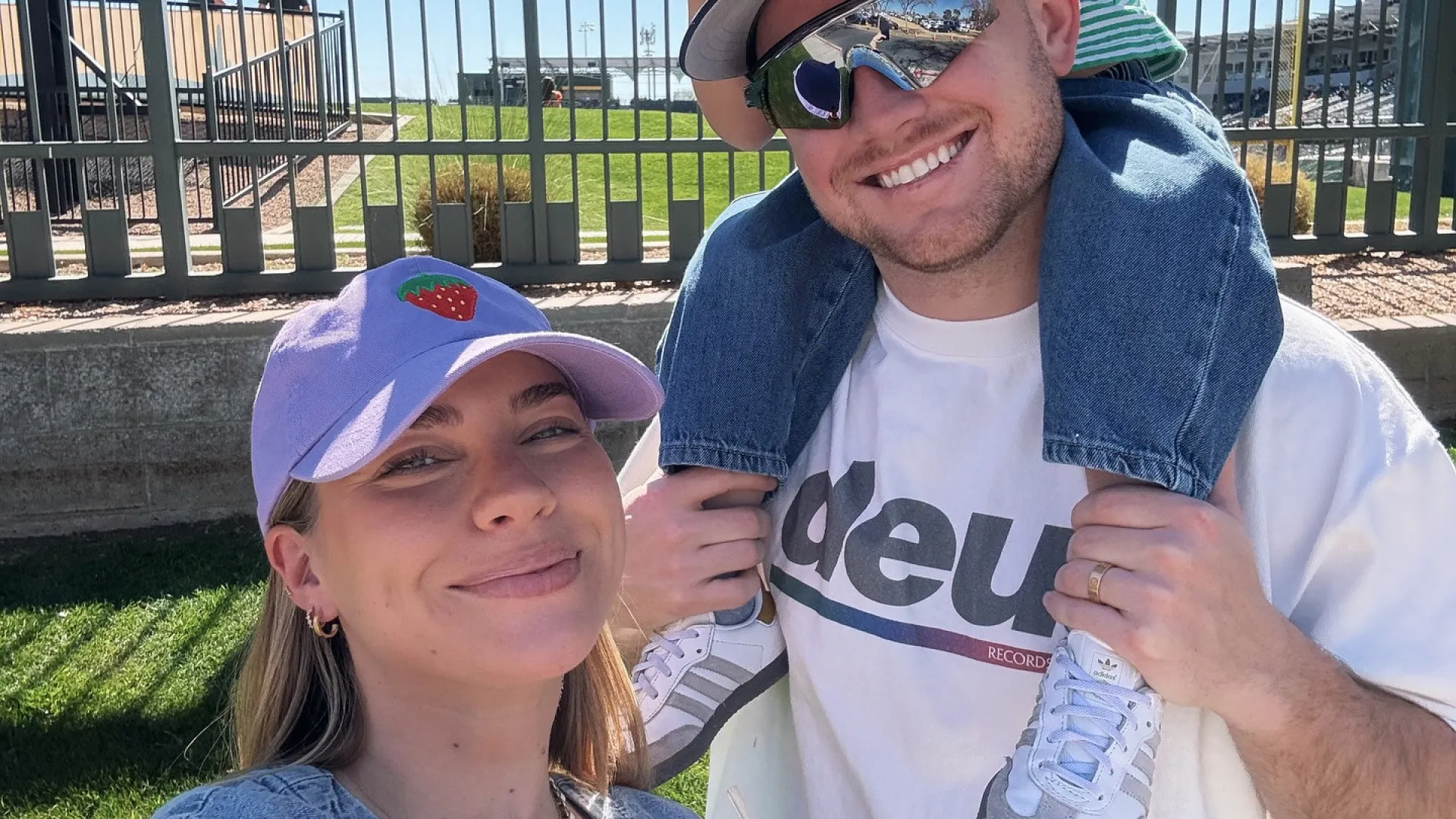 
                    Influencer americana explica como perdoou o marido após morte do filho
                