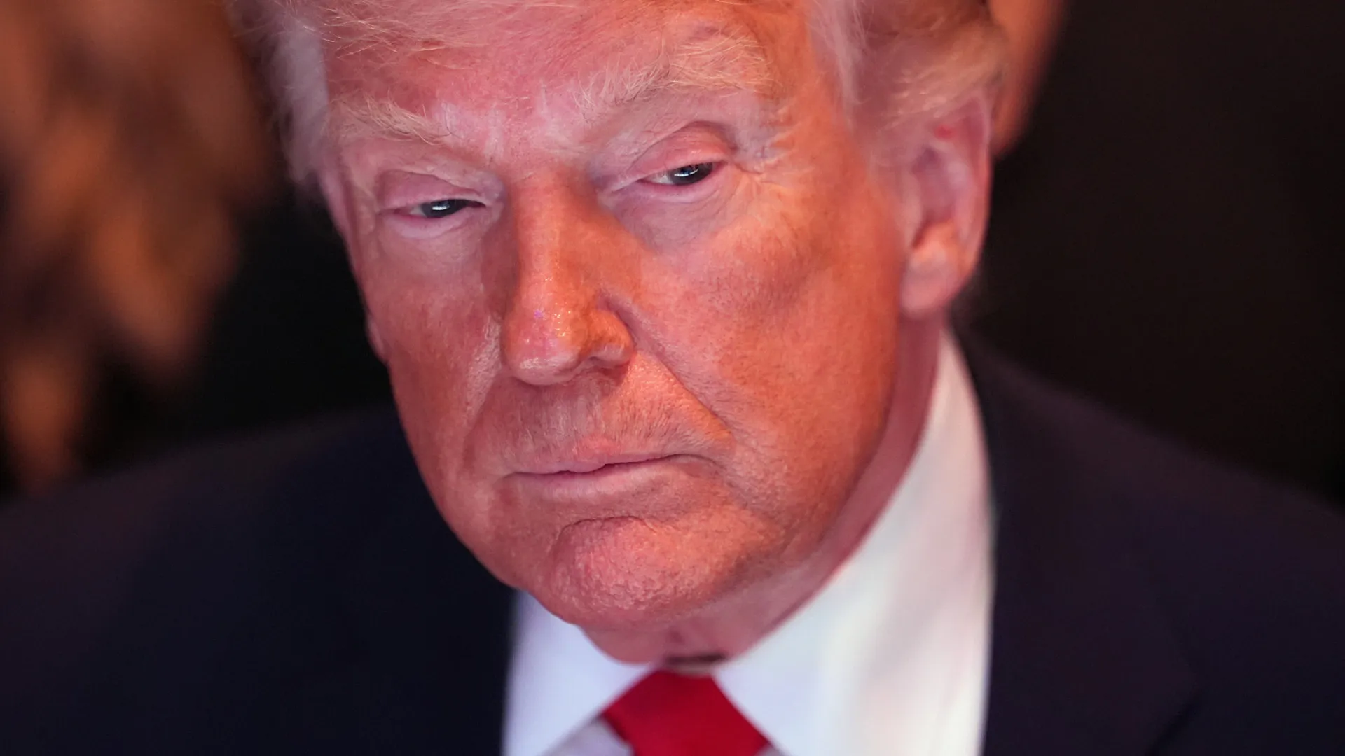 
                    Trump anuncia que EUA vão bloquear Estreito de Ormuz: 