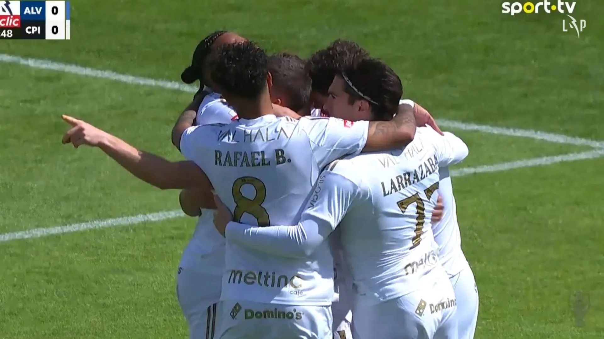 Nem deu tempo para aquecer. O golaço de João Marques... aos 40 segundos