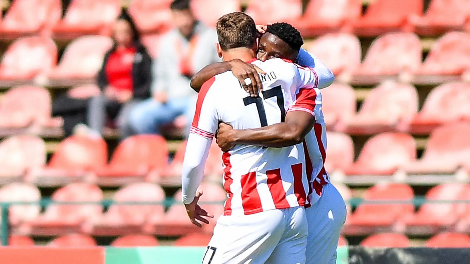 
                    Leixões vence e complica situação do 'lanterna-vermelha' Oliveirense
                