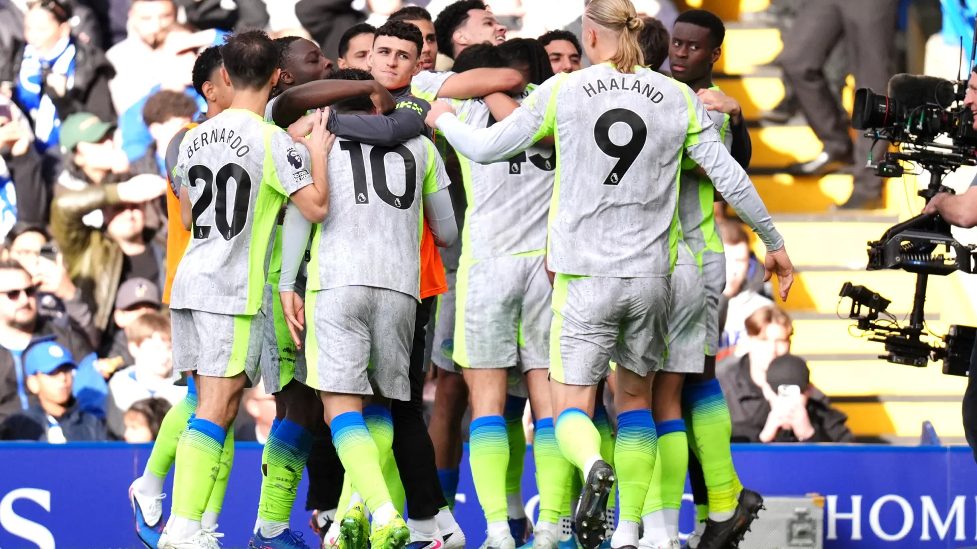 
                    Pesadelo de volta? Manchester City atropela Chelsea e faz tremer Arsenal
                