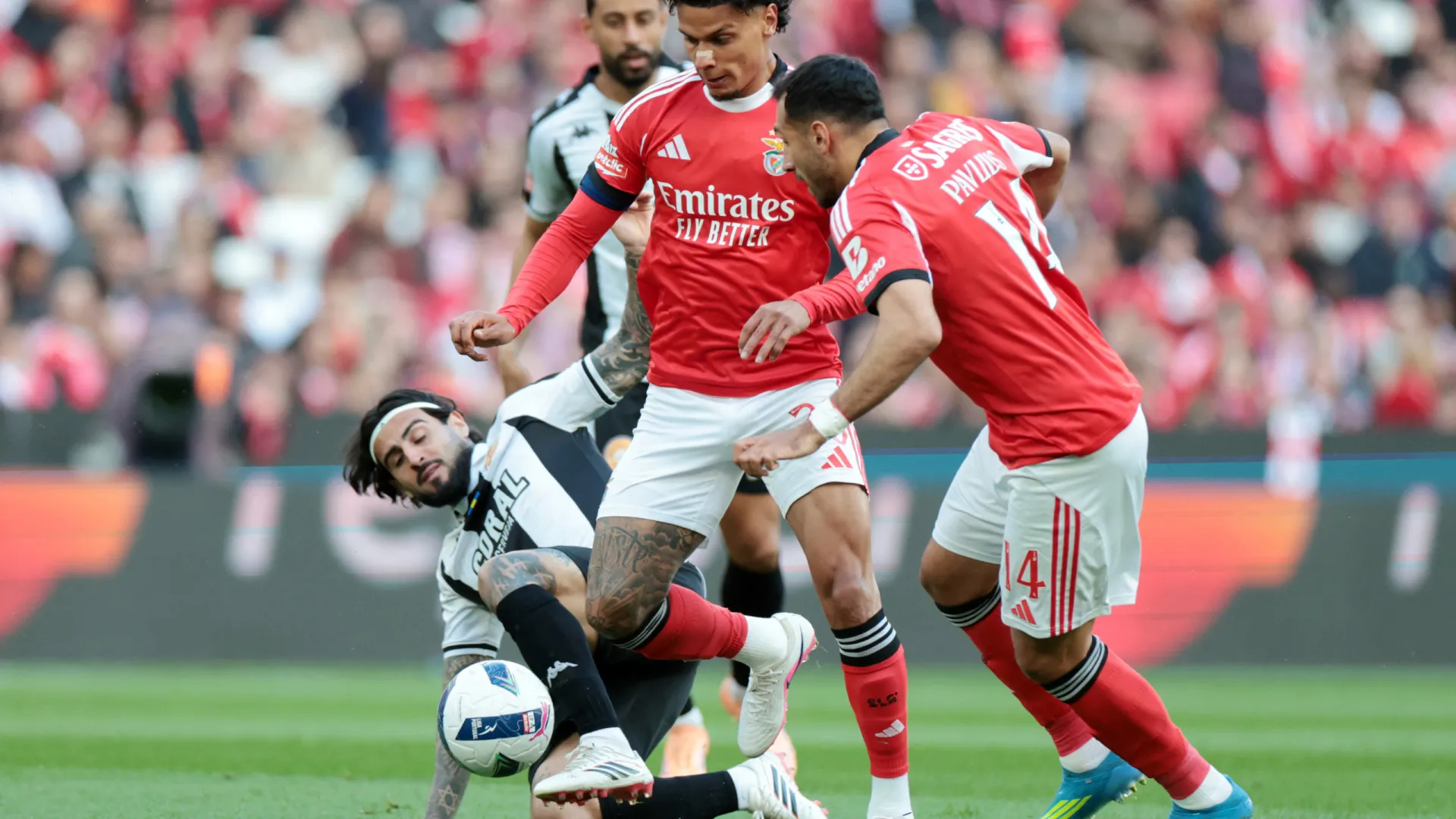 
                    EM DIRETO: Benfica já vence Nacional, antes do Estoril-FC Porto
                