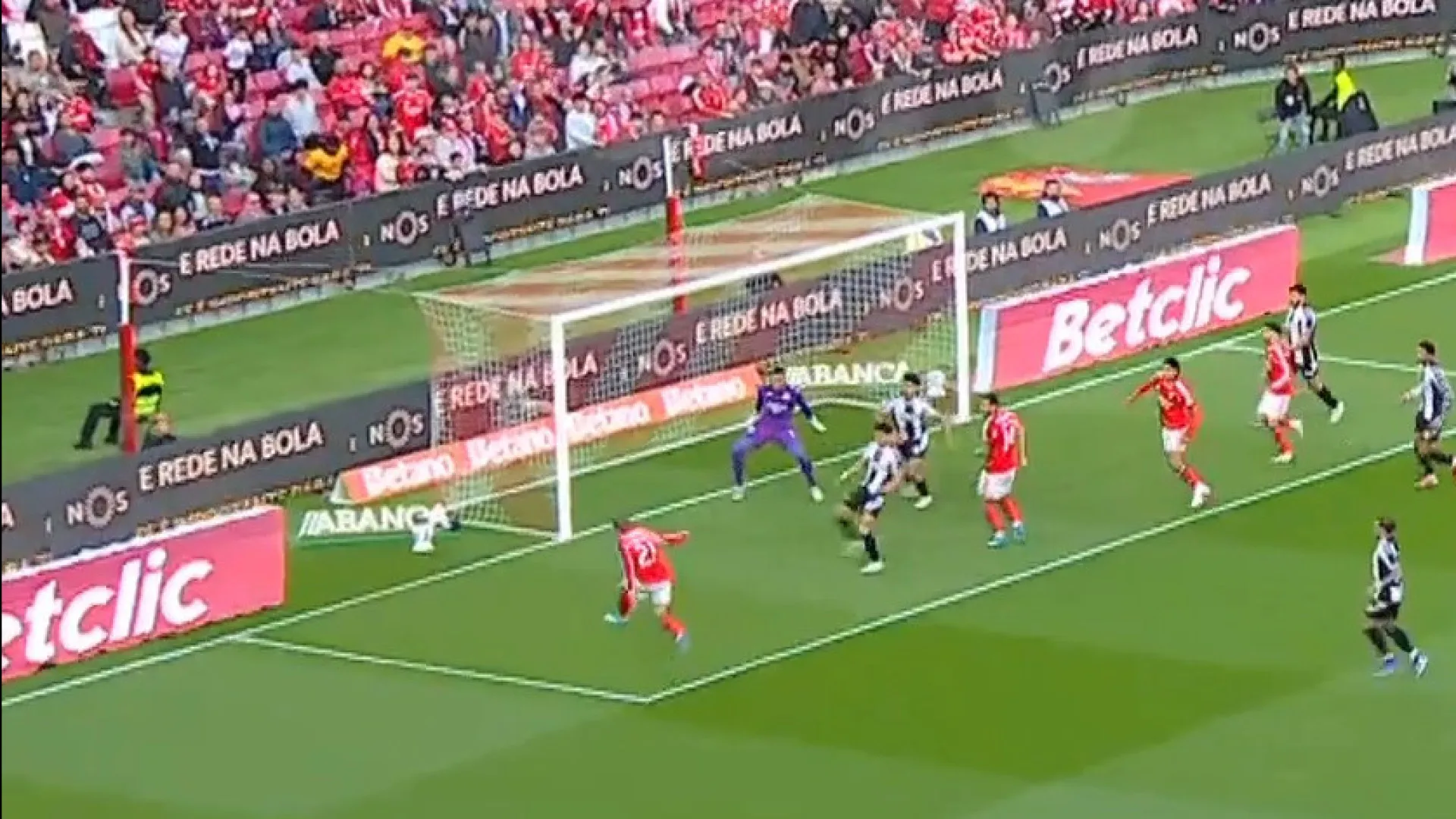 Reação à altura? Benfica entrou a vencer com este golo de Schjelderup