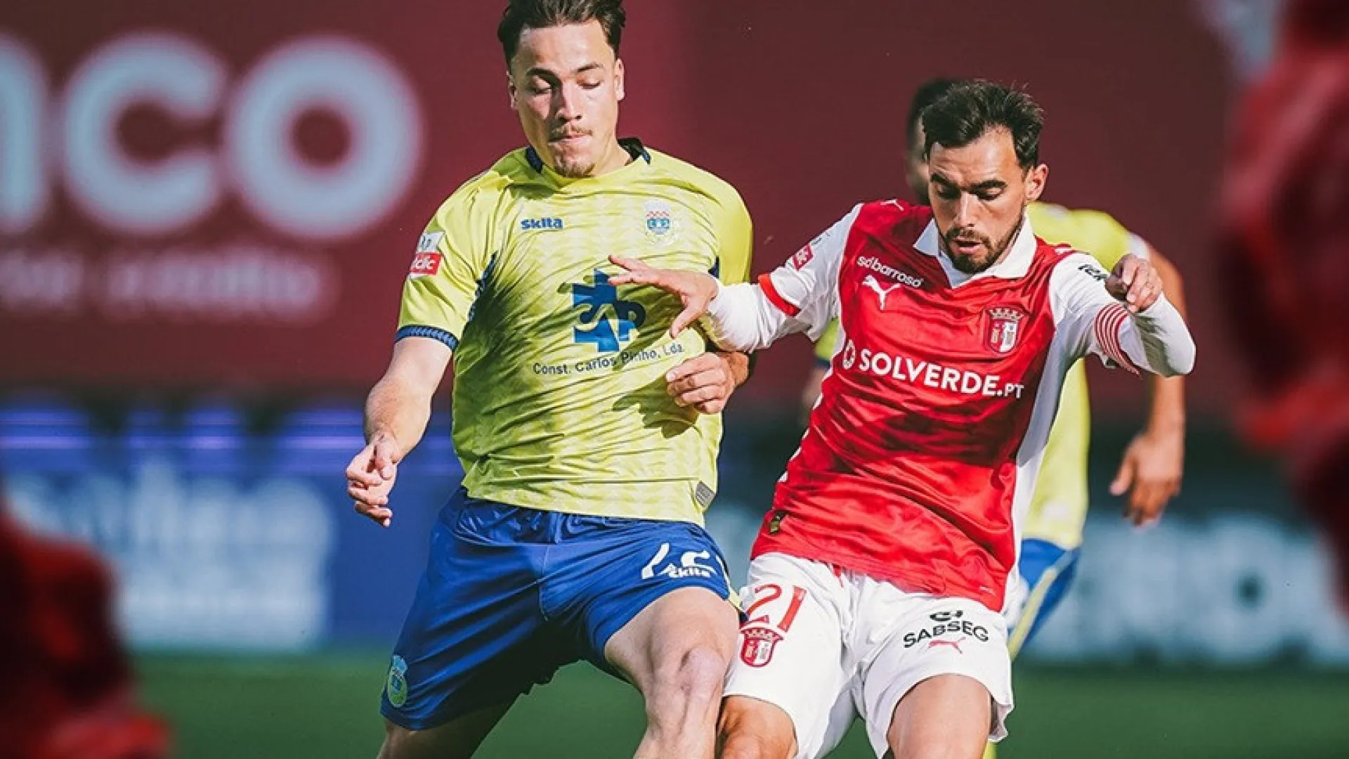 
                    Braga sobrevive a final de loucos e bate Arouca antes de decisão europeia
                