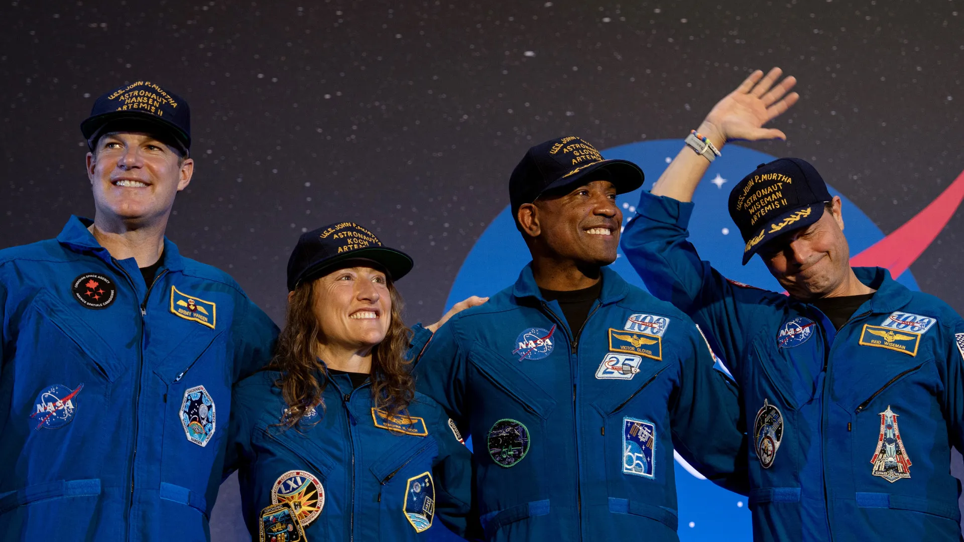 
                    As primeiras palavras dos astronautas: 