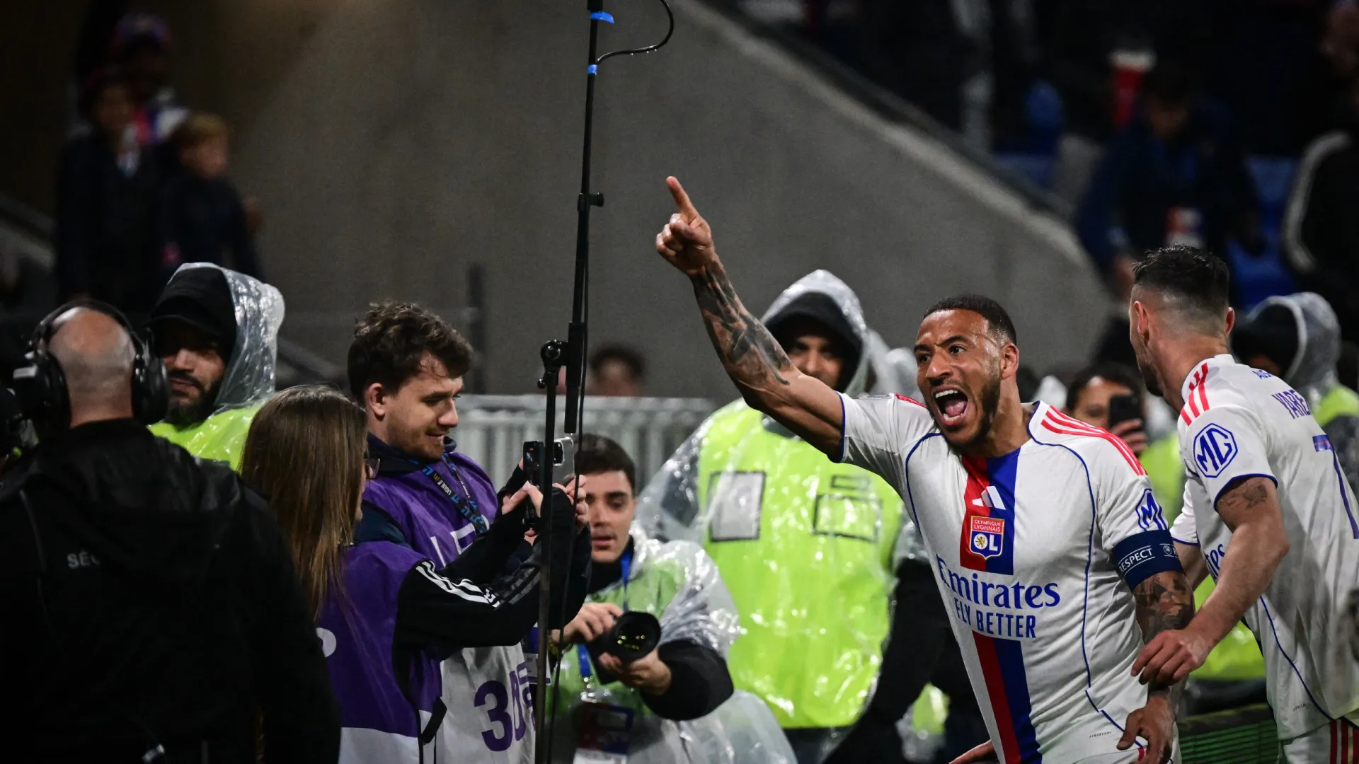 Lyon e Paulo Fonseca regressam às vitórias e sobem aos lugares europeus