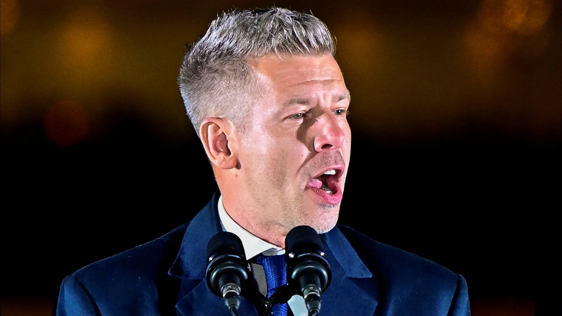 "Libertámos a Hungria" proclamou Peter Magyar após derrotar Orbán