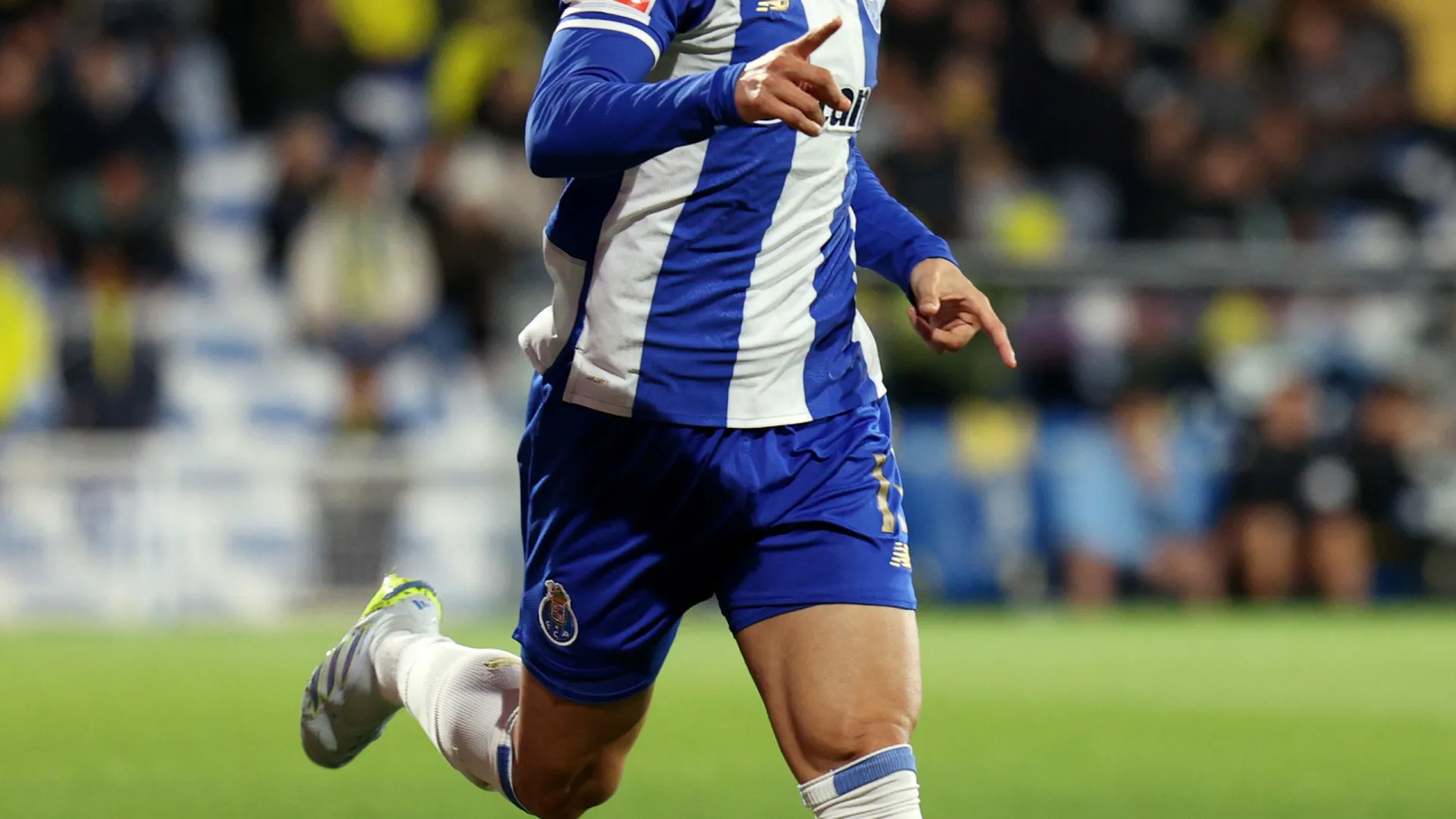 
                    Pepê estendeu passadeira a um FC Porto que já tem os Aliados na mira
                