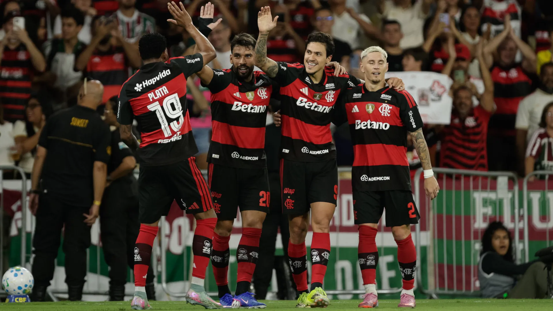 
                    Flamengo de Leonardo Jardim impera no dérbi e sobe ao segundo lugar
                