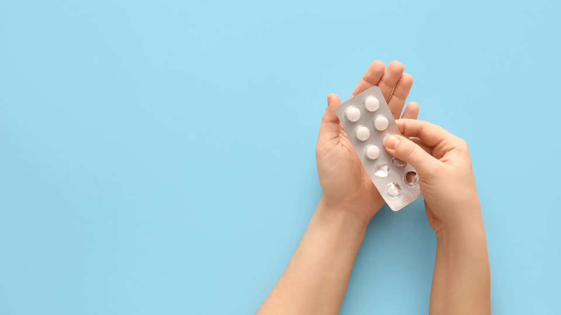 
                    Tomar medicamentos fora do prazo é perigoso? Farmacêutica esclarece
                