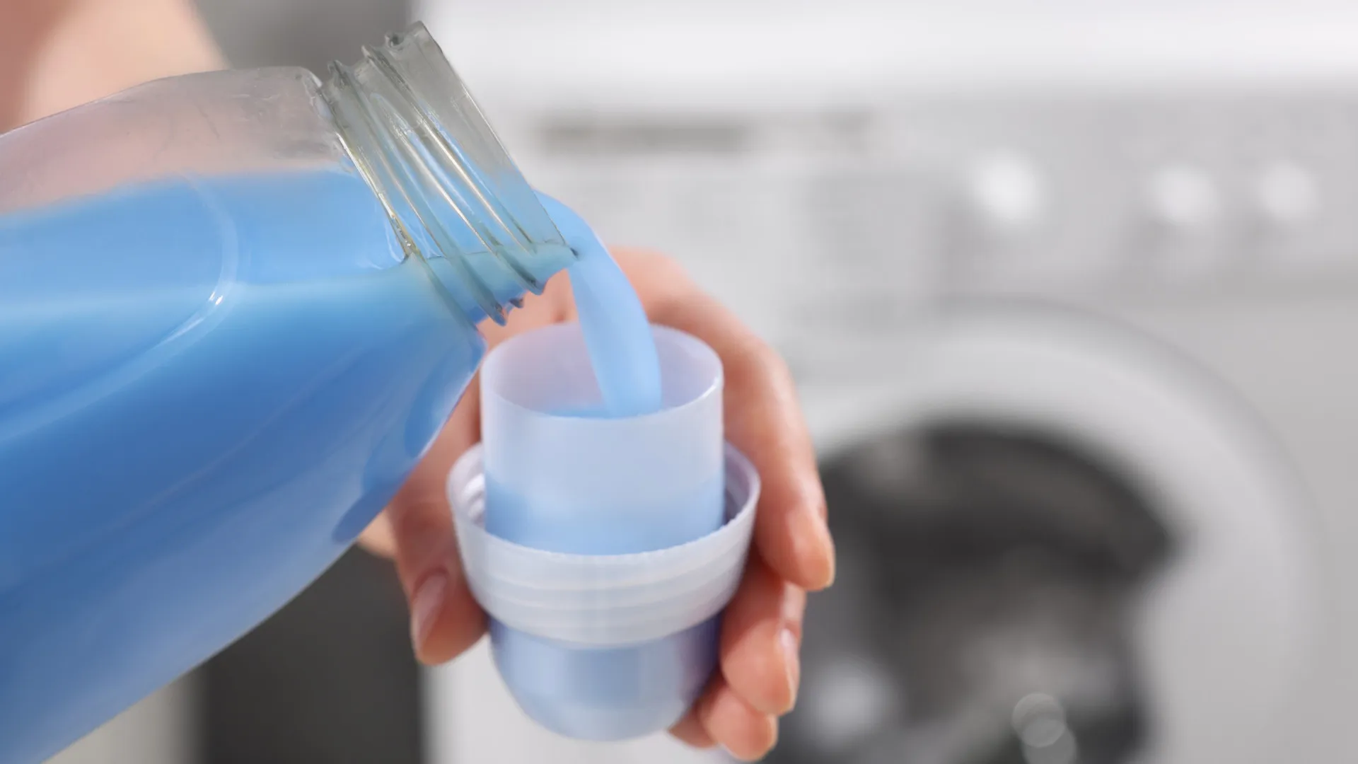 
                    Pior do que imagina: Os itens que nunca deve lavar com amaciador da roupa
                