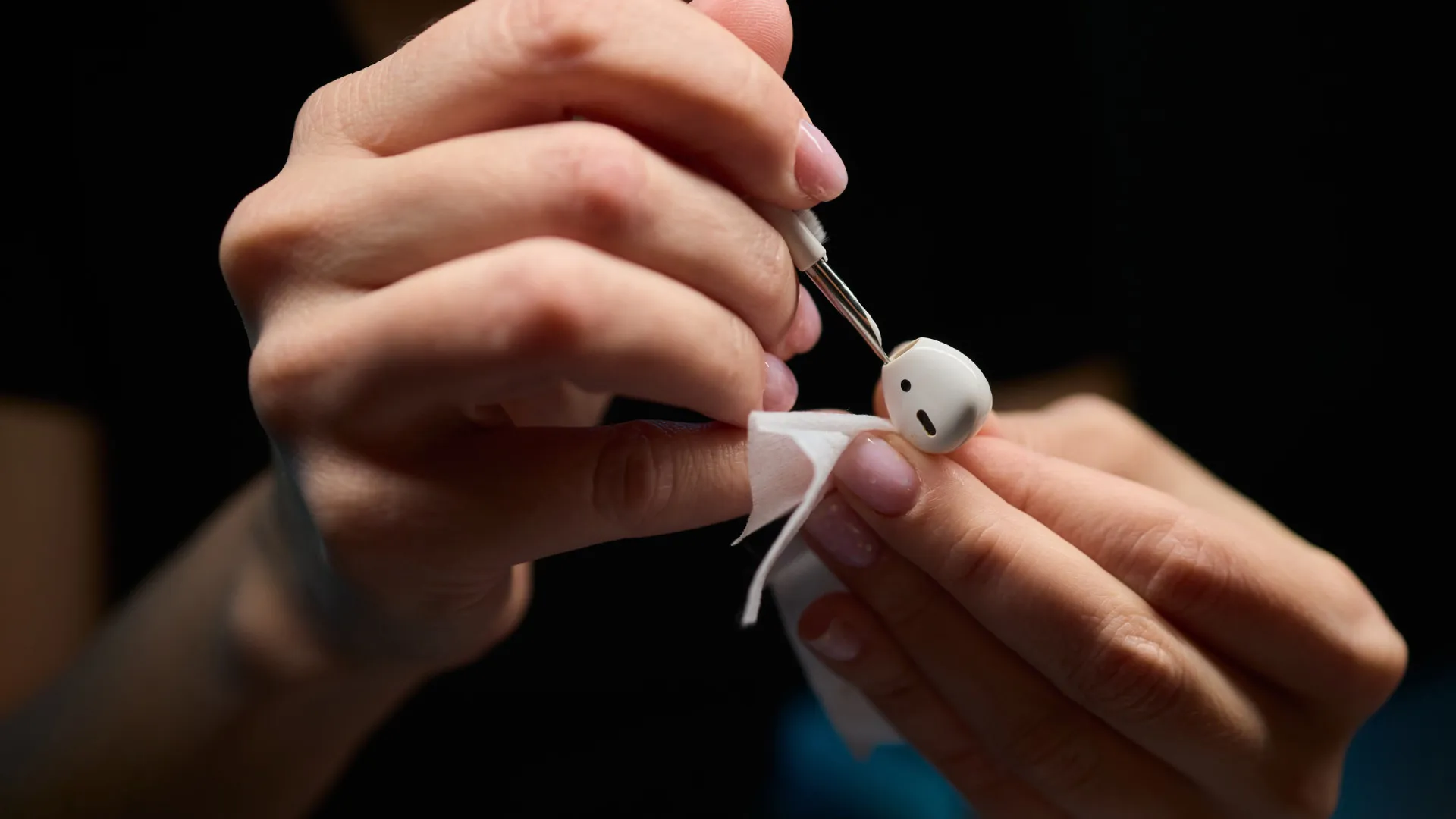 
                    Os 4 erros mais comuns (e que deve evitar) ao limpar auriculares sem fios
                