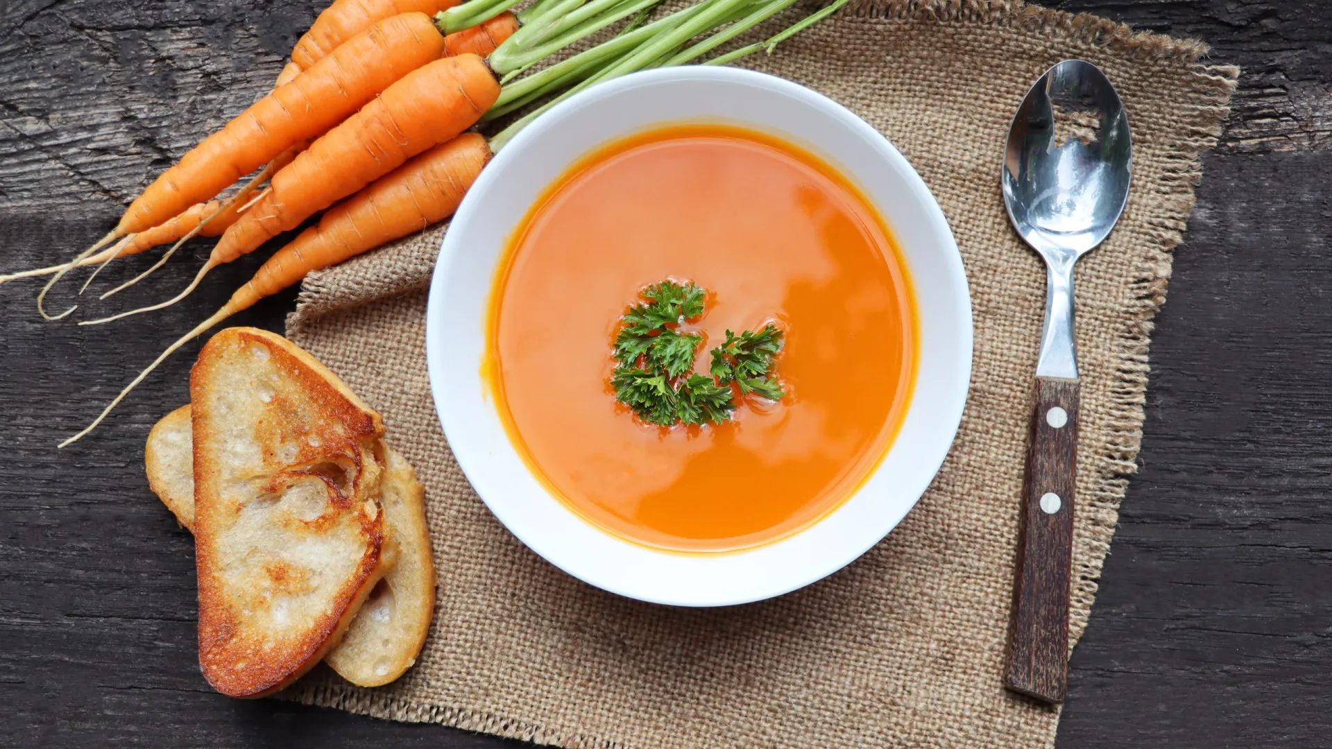 
                    Que delícia! Aprenda a receita de sopa de cenoura da tia Cátia
                