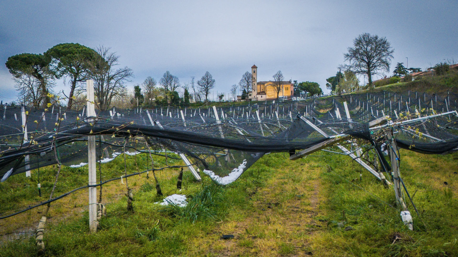 
                    Dois mortos em consequência de fortes rajadas de vento em Itália
                