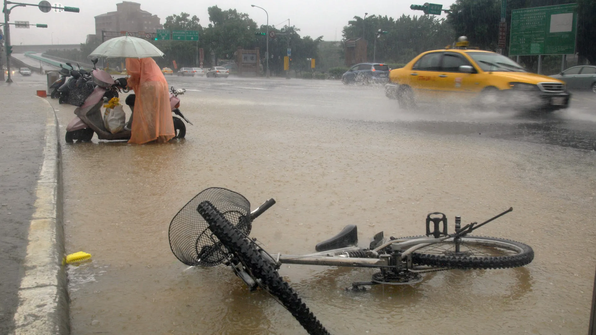 Super tufão no Oceano Pacífico avança para grupo de ilhas remotas dos EUA