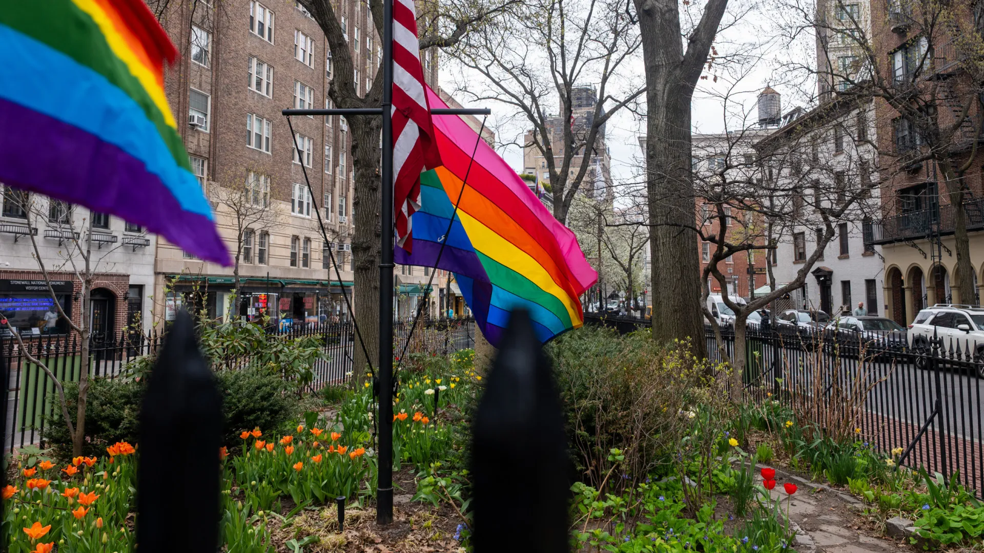 
                    Trump recua e reinstala bandeira LGTBIQ+ de Stonewall em Nova Iorque
                