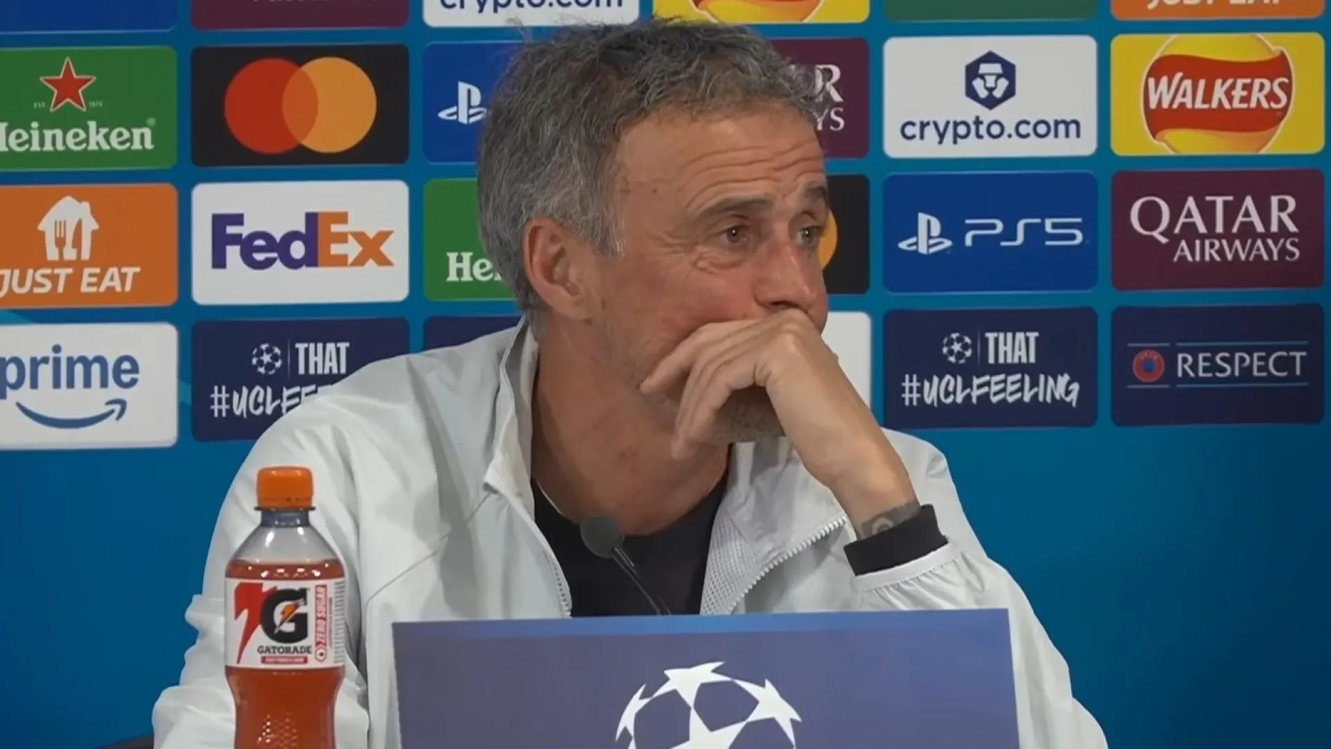 
                    Luis Enrique gera gargalhadas na sala de imprensa: 