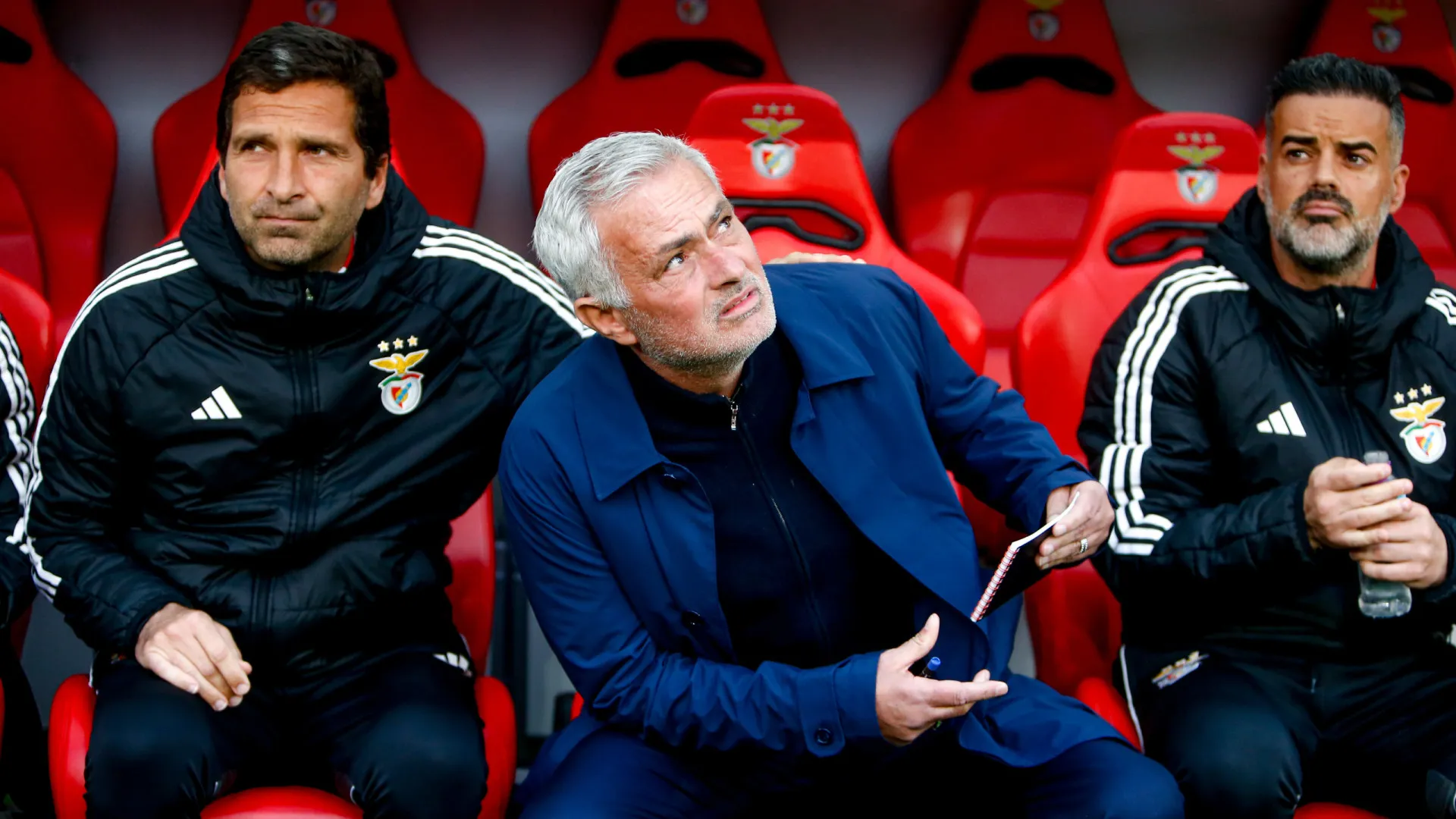 Dérbi no ciclo final do Benfica. As cinco dúvidas que envolvem Mourinho