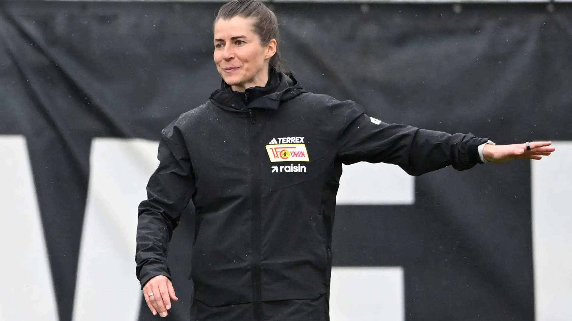 
                    Primeira mulher no 'big 5' é difícil de replicar em Portugal?
                