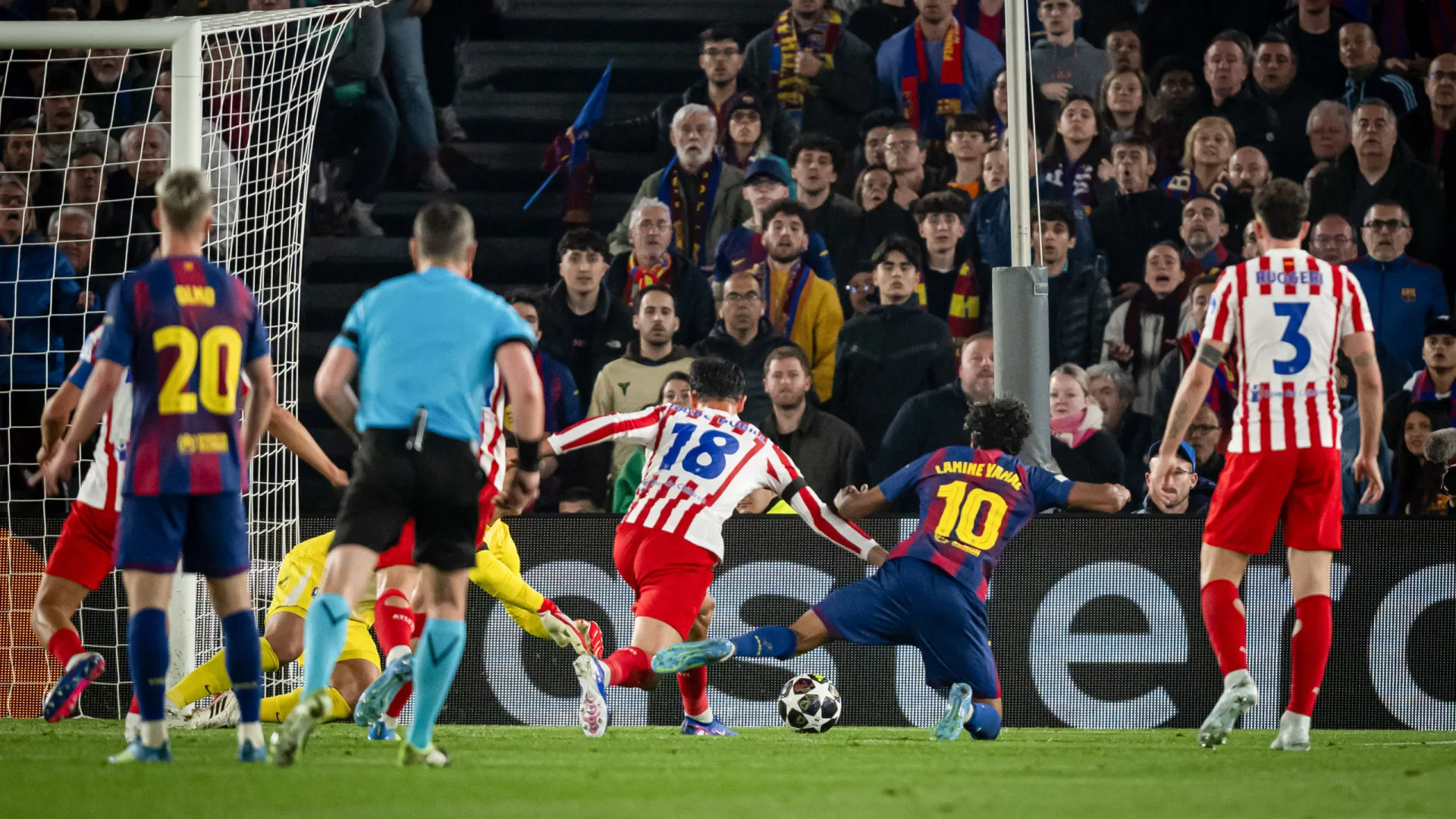 "Inadmissível". UEFA ignora queixa do Barcelona contra a arbitragem