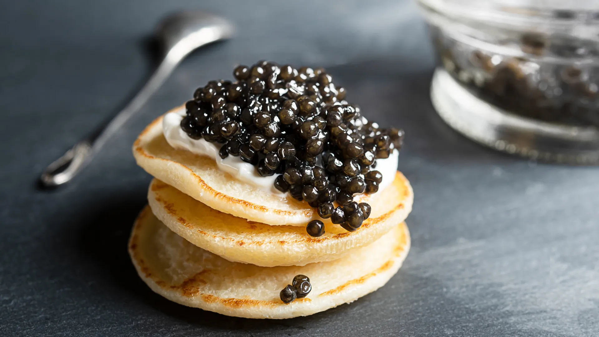 Alimentos de luxo? Caviar “made in China” impulsiona ofensiva de Pequim