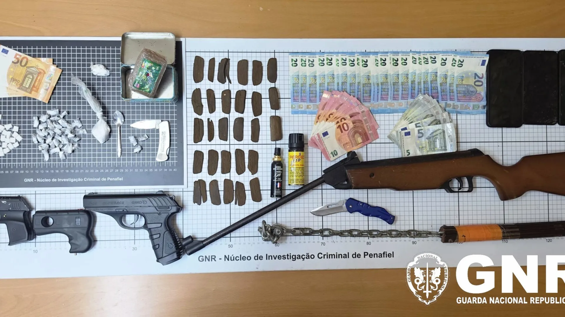 
                    GNR deteve 4 suspeitos de tráfico de droga em Penafiel (um em preventiva)
                