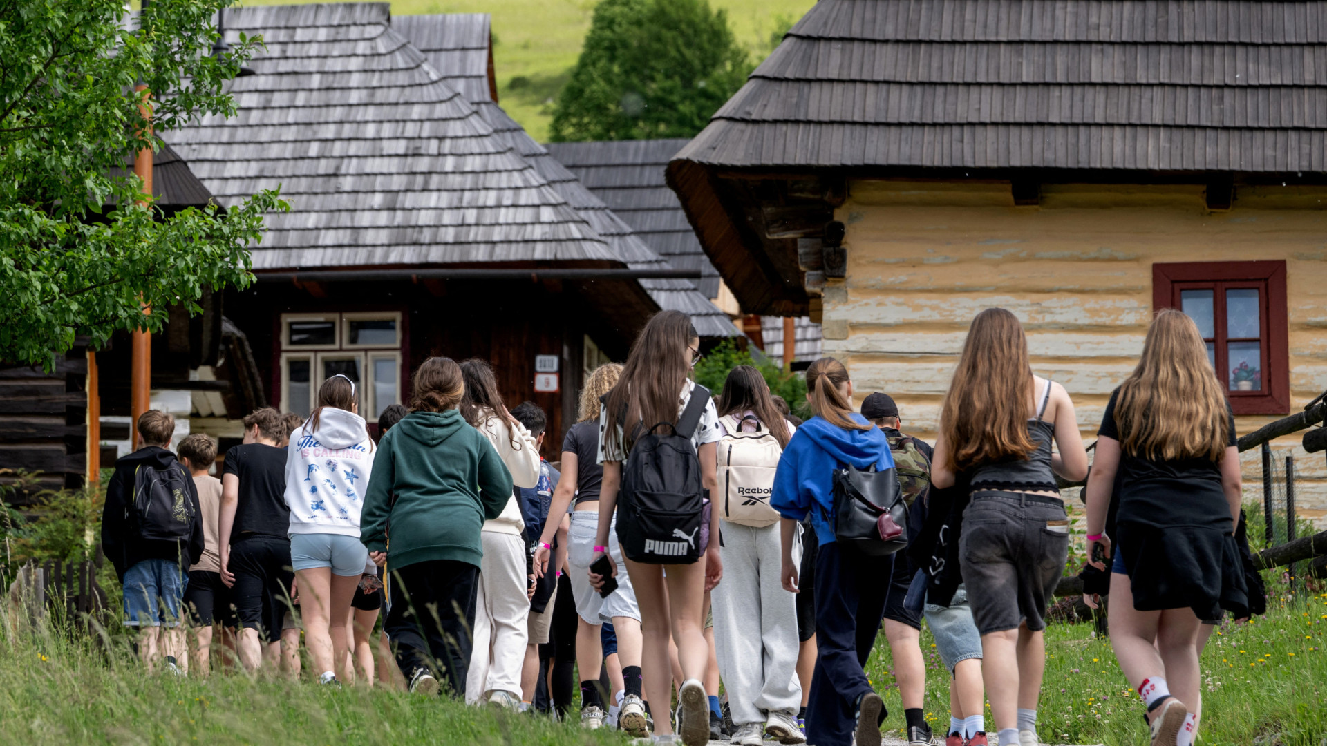 Vlkolínec tem 17 habitantes e recebe 100 mil turistas: "Estamos num zoo?"