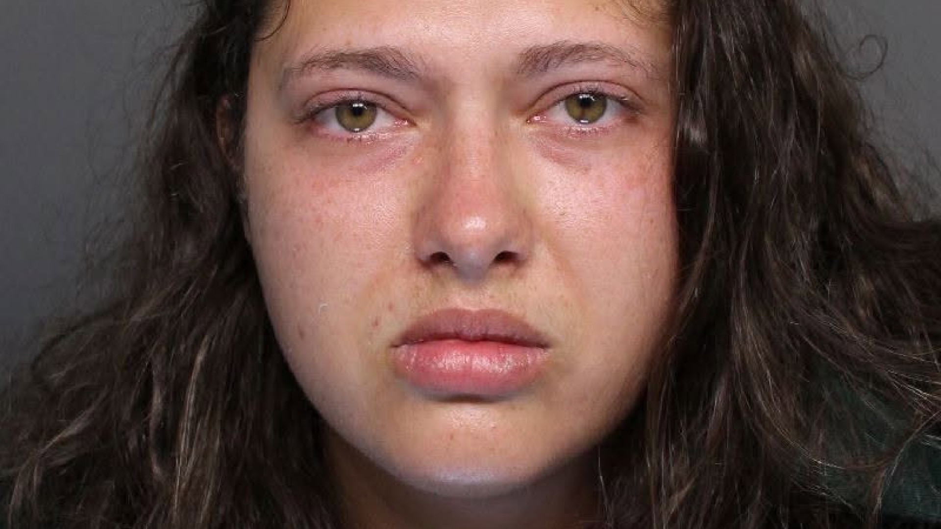 Mulher gasta poupanças em férias de sonho e acaba a matar marido e filho